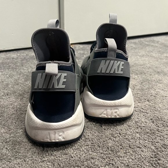 Men’s Nike Air Huarache Shoes - Grey/Navy - Size 12 - Hardly Worn, Like New - Picture 4 of 4